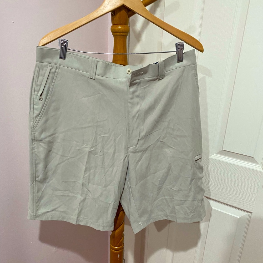 ❤️3/25❤️ NWT cargo/ golf shorts